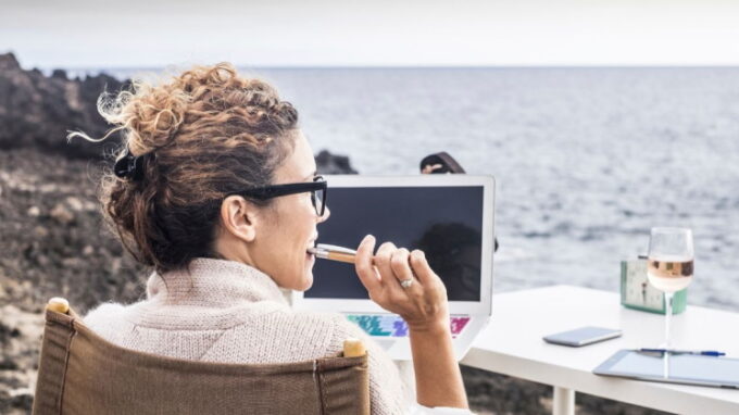 Čechy láká práce ze zahraničí, brzdí je daňová legislativa