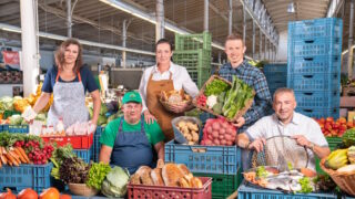 Hala 22 s produkty od lokálních farmářů, food truck zóna pro oběd i večeři a Pražská produkce jako další ze série akcí se zaměřením na kvalitní jídlo. Sezona v Tržnici je v plném proudu