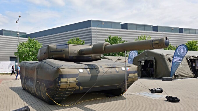 Společnost Inflatech, světový výrobce hi-tech klamných cílů, poprvé vystavovala na veletrhu IDET