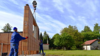 KM Beta vychází vstříc stavebníkům, snižuje ceny