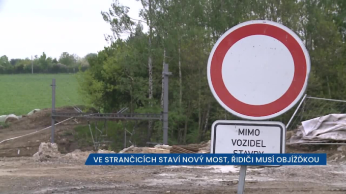 Ve Strančicích staví nový most, řidiči musí objížďkou
