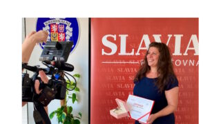 Slavia pojišťovna a Policie ČR ocenily ženu z Rakovnicka, která pomohla najít ztracenou nemocnou seniorku