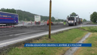 V Jestřebí dokončují stavbu kruhového objezdu, křižovatka patřila k nejnebezpečnějším v kraji