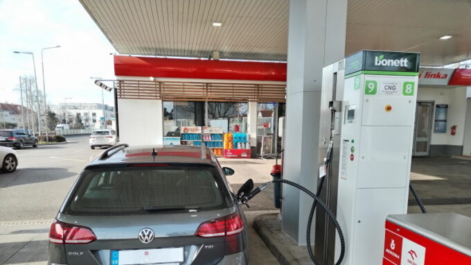 Desátá CNG stanice Bonett v Praze spustila provoz