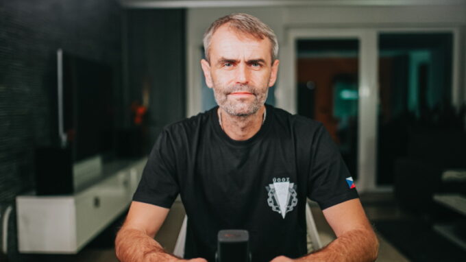 Živě: Hnutí Přísaha k aktuální politické situaci