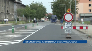 Oprava Jeremenkovy ulice komplikuje dopravu v Olomouci, objížďky potrvají do konce prázdnin