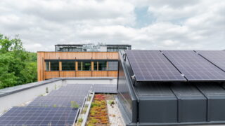 Škola vyrobí víc energie než spotřebuje. Unikátní přestavbu budovy v Českobrodské v Praze podporuje ve finále E.ON Energy Globe i knižní influencerka Lucie Zelinková