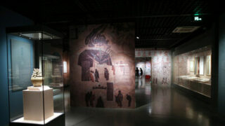 Čínské národní muzeum hedvábí zahajuje nejnovější výstavu Konvergence civilizací: Tun-chuang na Hedvábné stezce