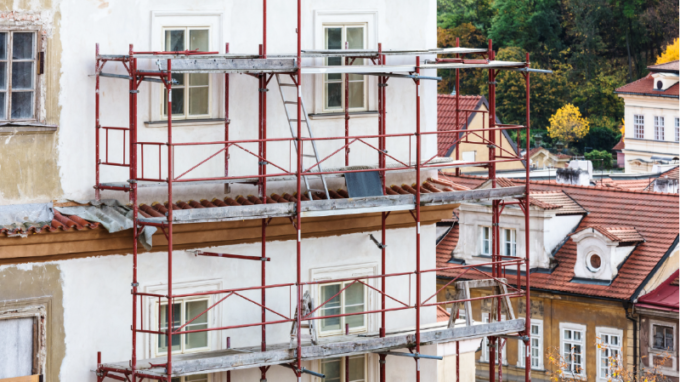 Klimaticko-energetický plán počítá se zrychlením renovací budov