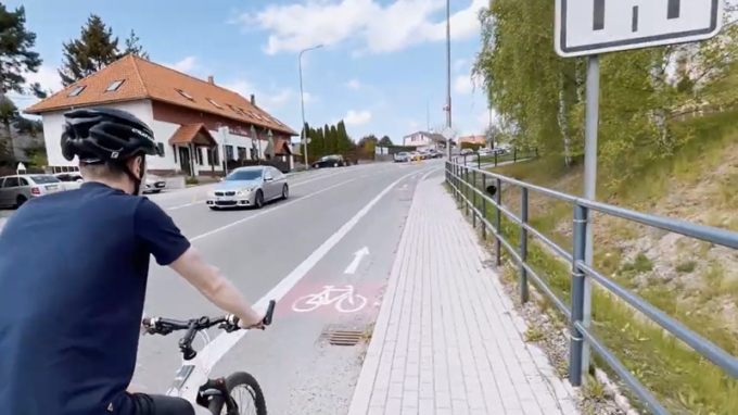 Veřejnost často netuší, jak se liší vyhrazené jízdní pruhy pro cyklisty Změnit by to mohla výuka cyklistické infrastruktury v autoškolách