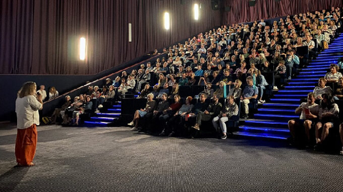 Sám Petr Vachler chce ještě před oficiální premiérou v listopadu přidat další předpremiérové projekce v městech, kde je o film zájem