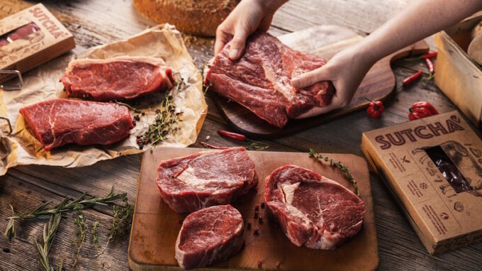 Grilovací sezóna na Rohlíku: čtyřikrát větší výběr masa a záruka čerstvosti