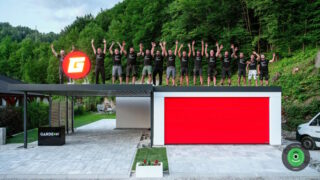 Motoristický redaktor Rasťo Chvála má TV studio v garáži