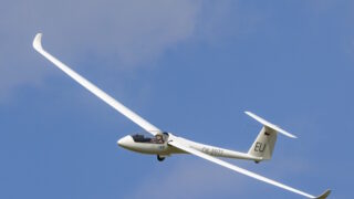 Čeští junioři posbírali všechny medaile na mistrovství Evropy v bezmotorovém létání a po 71 letech mezi nimi byla žena