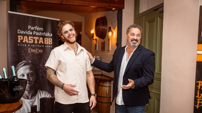 David Pastrňák a FERATT uvedli na trh nový parfém PASTA88