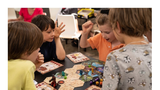 Back to School v Holešovické tržnici: cesta do hlubin pohodového návratu do školních lavic…a vezměte i tatínky, o dvě uličky dál je můžete odložit na pivní festival