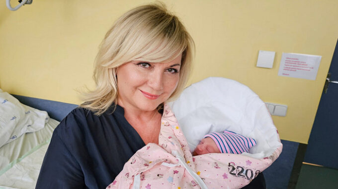 Alena Schillerová s vnučkou