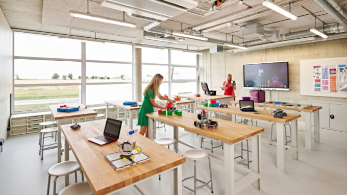 V Přezleticích u Prahy se otevírá jedna z nejmodernějších škol v Česku. Špičkové vybavení zajistila společnost MY DVA holding