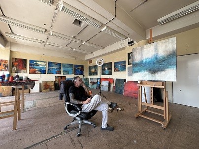 Palladium představí vybrané sochy a obrazy českého umělce Miro Požara