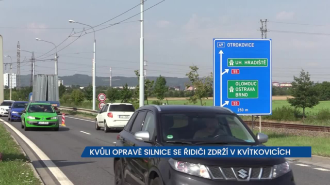 Kvůli opravě silnice se řidiči zdrží v Kvítkovicích, práce potrvají do konce září