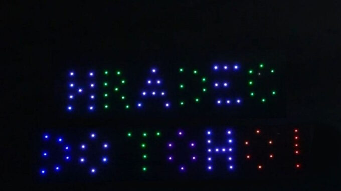 Otevření nového multifunkčního stadionu završila dronová show