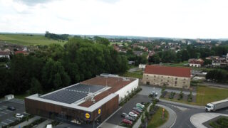 Lidl instaluje fotovoltaické elektrárny na střechy svých prodejen a skladů