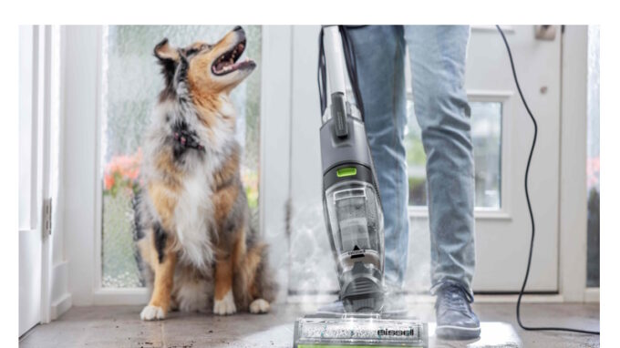 Plnou parou do úklidu. Vysavač Bissell CrossWave HydroSteam PET vysává, vytírá i suší a jedním stisknutím tlačítka můžete spustit i čištění párou