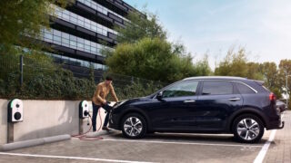 Nižší cena, delší dojezd: Firmy v Česku vyhlížejí lepší podmínky pro rozvoj elektromobility