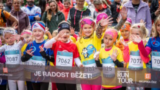 S ČEZ RunTour běželi v Karlových Varech rodiny s dětmi, Keňané, olympionici i paralympionici