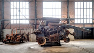 Zničené zemědělské stroje přiblíží dopady války na Ukrajině