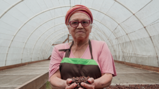 Mezinárodní den kávy připomíná, že budoucnost kávy závisí na zlepšení pracovních a životních podmínek jejích pěstitelů