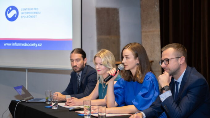 Za boj proti dezinformacím a pro odolnou demokracii. Vzniká Centrum pro informovanou společnost