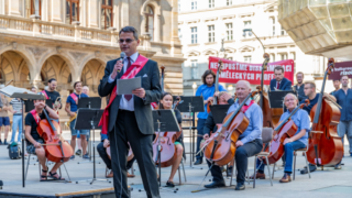 Živě: Koncert Iniciativy Nenechme kulturu utichnout