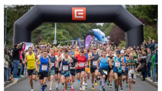 S ČEZ RunTour běžely nad Prahou více než tři tisícovky běžců. Závod jim odstartoval Jaromír Jágr
