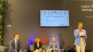 Fond Ukrajina je investice do českých firem. Bezpečnému vývozu na Ukrajinu se věnovala debata na strojírenském veletrhu v Brně