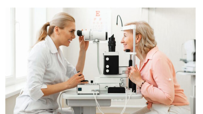 Jak se mění oči po čtyřicítce? Optometrista vyvrací mýty o multifokálech