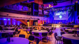 20 let na českém trhu. Na jubilejní oslavě JYSKu se sešlo více než 600 zaměstnanců