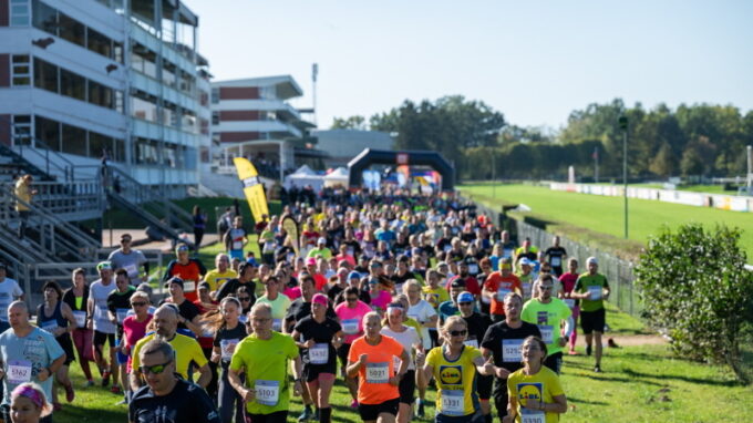 Přes překážky do cíle. ČEZ RunTour zakončila sezonu na dostihovém závodišti v Pardubicích