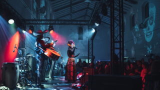 Mexický svátek mrtvých v Holešovické tržnici: celodenní Estados Unidos Mexicanos pop-up a řízné mexické delikatesy, večerní party a oslava života i smrti