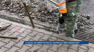 V Davli se mění povrch vozovky, dopravu řídí semafory