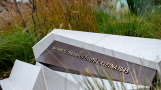 Slavnostní odhalení pomníku na Bořislavce