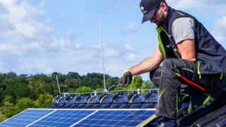 Mnoho lidí si pořizuje solární panely jen proto, že je má soused