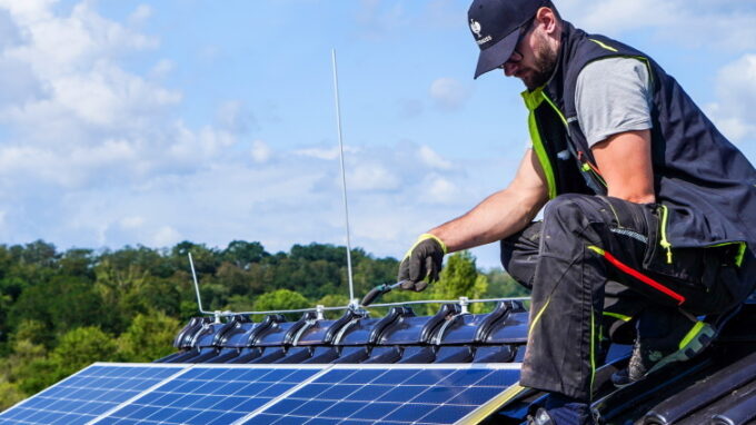 Mnoho lidí si pořizuje solární panely jen proto, že je má soused