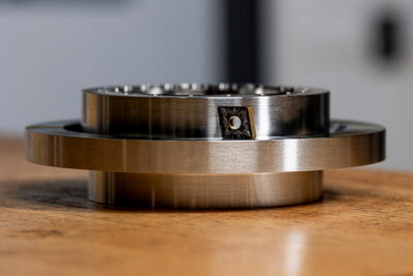 Nová nástrojová geometrie FV společnosti Kennametal představuje inovativní konstrukci lamače třísky