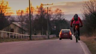 Vidět a být viděn! Ostatní účastníci silničního provozu mohou cyklisty snadno přehlédnout
