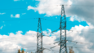 Cenová tsunami elektřiny: Hrozba pro domácnosti i konkurenceschopnost průmyslu