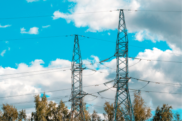 Cenová tsunami elektřiny: Hrozba pro domácnosti i konkurenceschopnost průmyslu