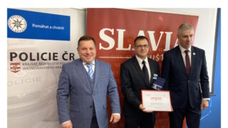 Slavia pojišťovna a Policie ČR ocenily muže, který našel ztracené dítě