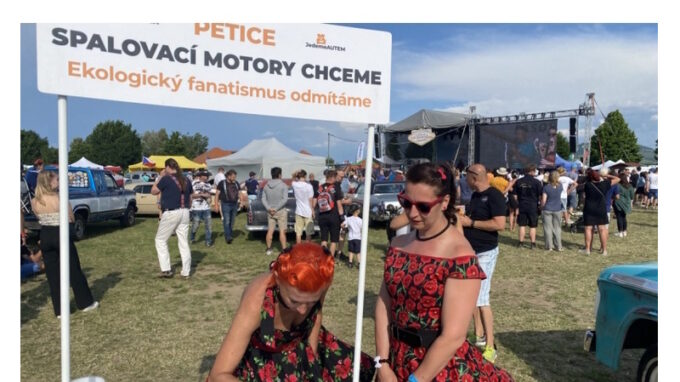 10 tisíc podpisů za spalovací motory