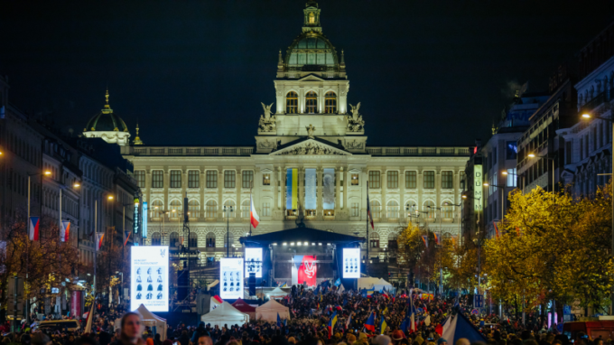 Živě: Oslavy 17. listopady vyvrcholí koncertem na Václavském náměstí